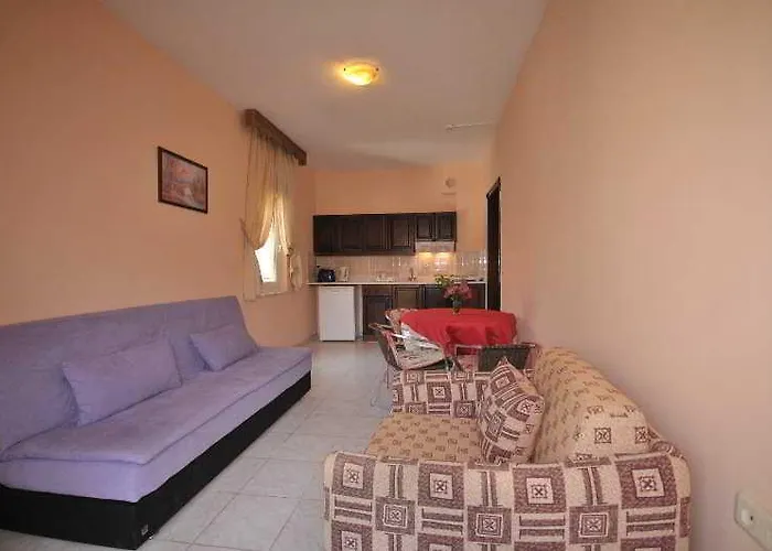 Efem Aparments * İçmeler